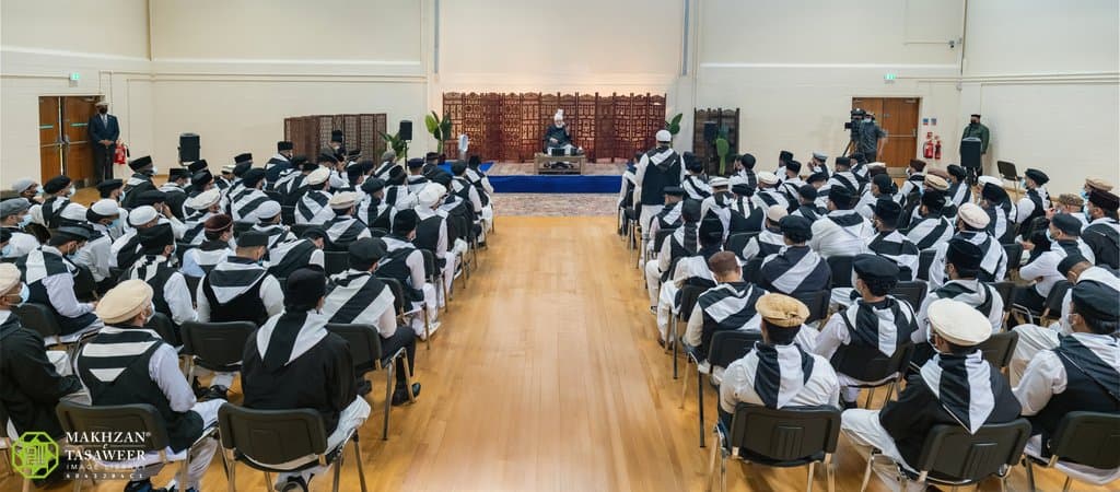 Excel in your fields and turn the world towards Allah: German khuddam students meet Huzoor