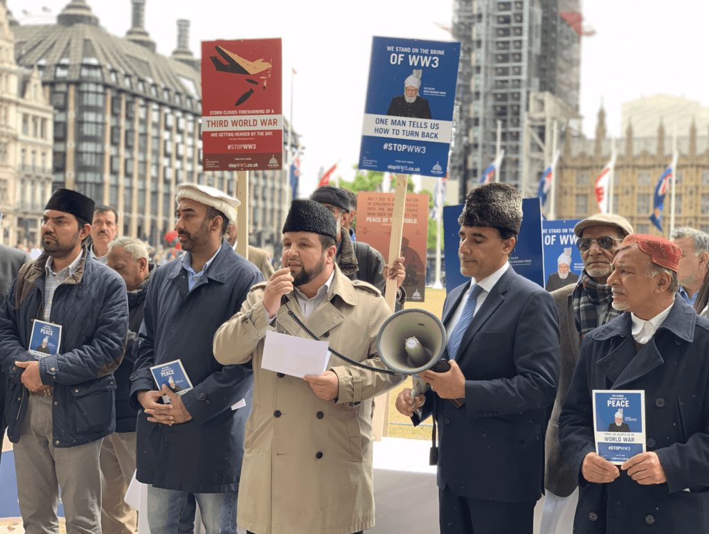Launch of leafleting campaign: Stop World War 3