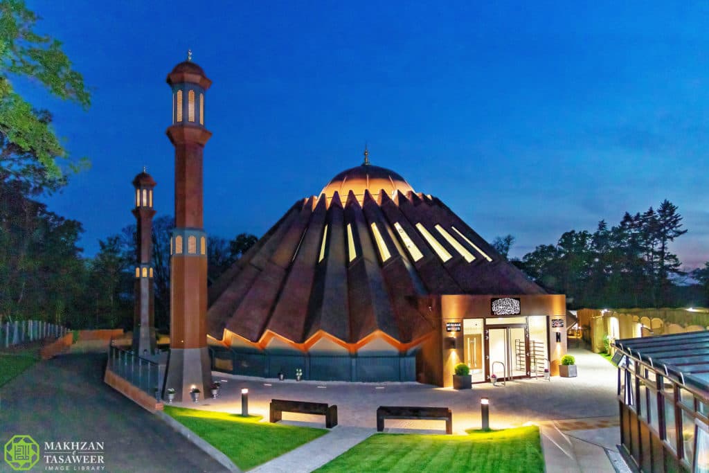 Return to Islamabad after successful Germany Jalsa