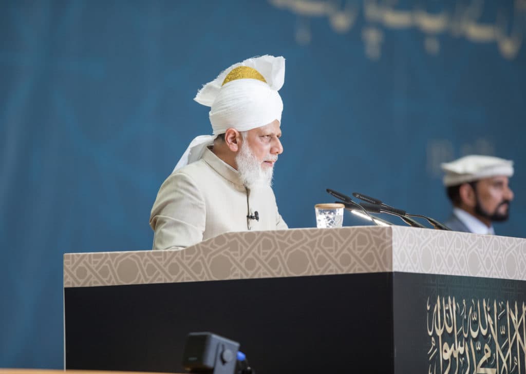 “Eternal blue skies of peace and prosperity” – Huzoor speaks to external guests at Jalsa Germany