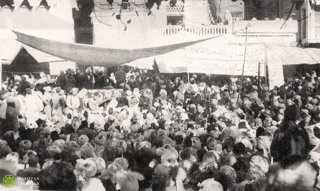 Obey the Khulafa with true sincerity