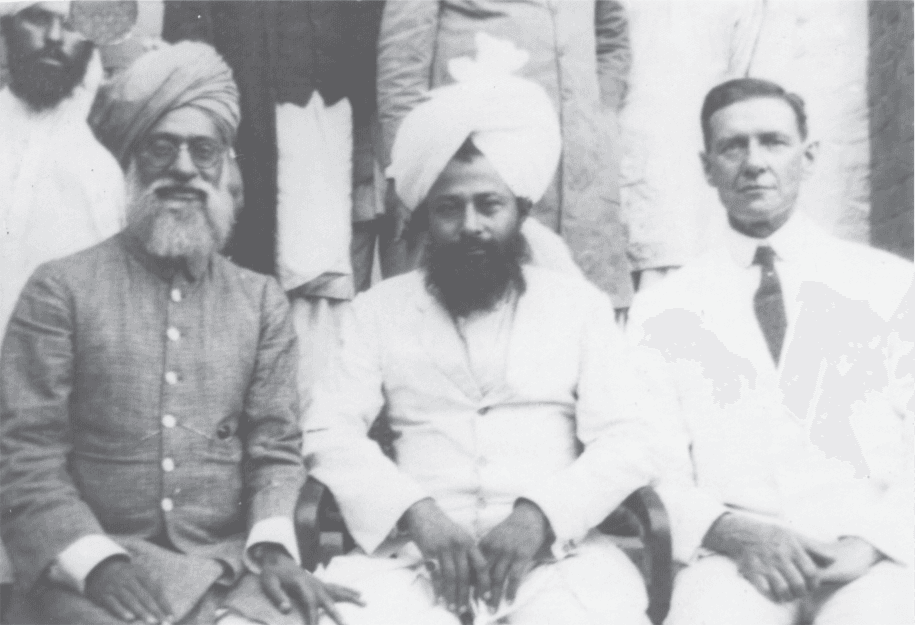 Hazrat Khalifatul Masih II (ra) and Samuel Marinus Zwemer.