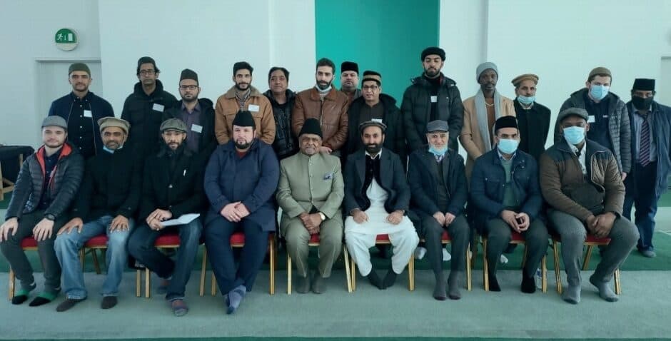 UK new Ahmadis invigorated after an audience with their Imam