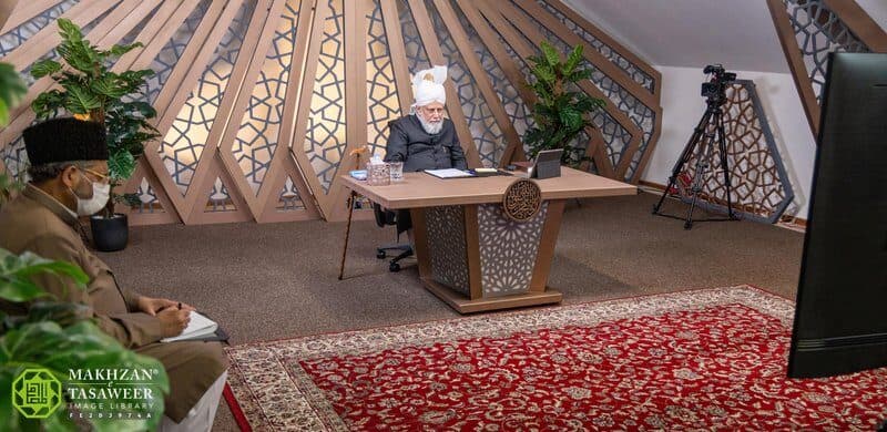 ‘We must take care of our atfal and khuddam, from childhood through to all stages’: Khuddam in Adelaide, Australia meet with Hazrat Amirul Momineen