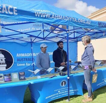 Wallaroo Lions Market, Australia sees Ahmadi Muslims removing misconceptions