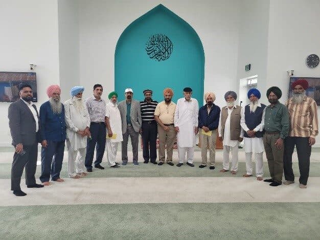 Canadian Ahmadi Muslims invite neighbours to Mubarak Mosque, Brampton East to enlighten them about Islam