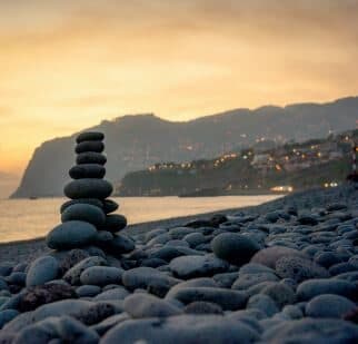 The content mind is a perpetual feast: Islamic teachings during economic crises