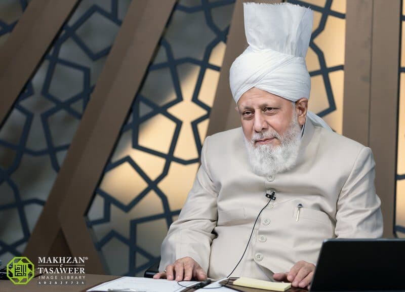 ‘Foster harmony, love, and an atmosphere of mutual trust’: National amila of Jamaat-e-Ahmadiyya Japan meets Huzoor