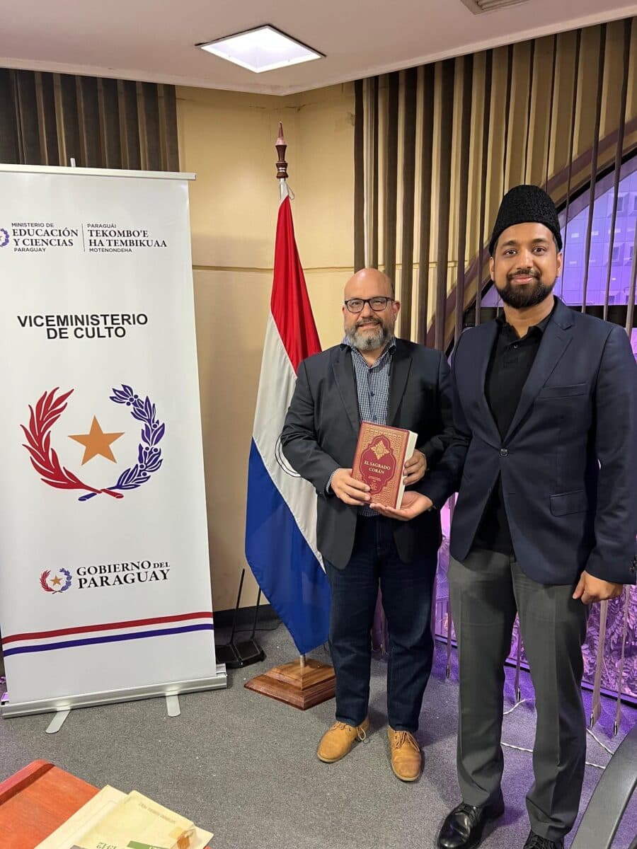 Ahmadi missionary in Paraguay meets with the vice minister of Religion