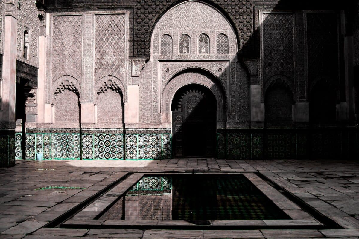 Answers to Everyday Issues – Part 68: Hadith about a battle between Muslims and other nations, rak‘at of Zuhr prayer