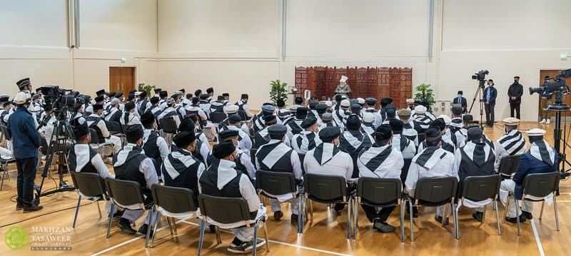 Strengthen your connection with Allah: Students from MKA Germany meet Huzoor