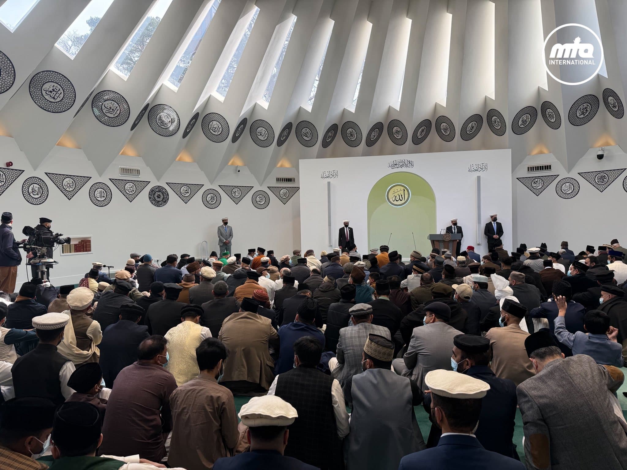 ‘Thee alone do we worship and Thee alone do we implore for help’: Huzoor delivers Eid-ul-Fitr Sermon 2026