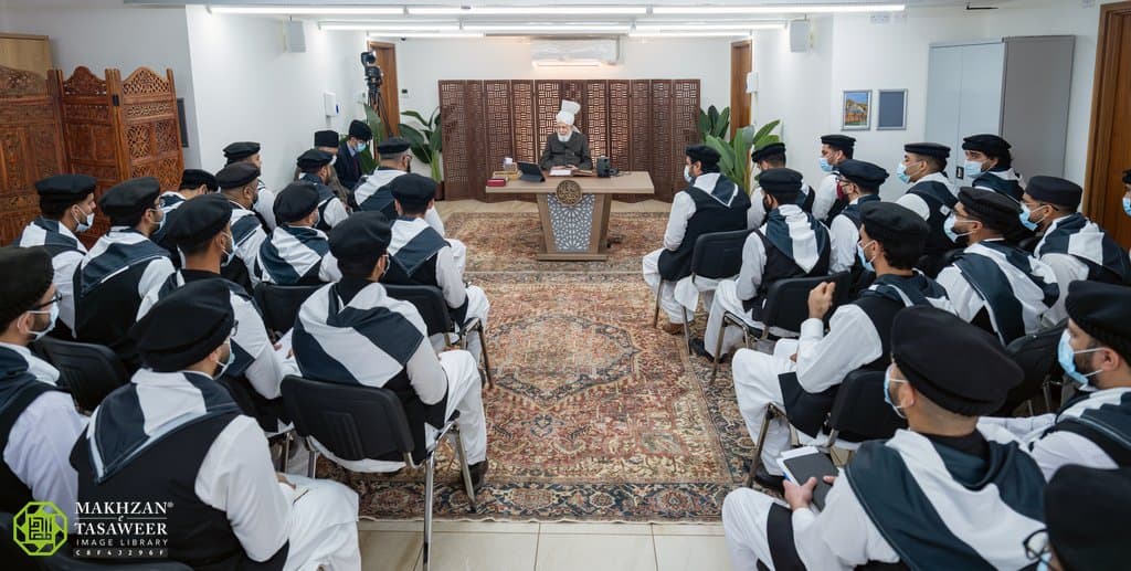 Train khuddam to remain resilient in times of crisis: Amila of the Muqami Region of MKA Canada meets Huzoor