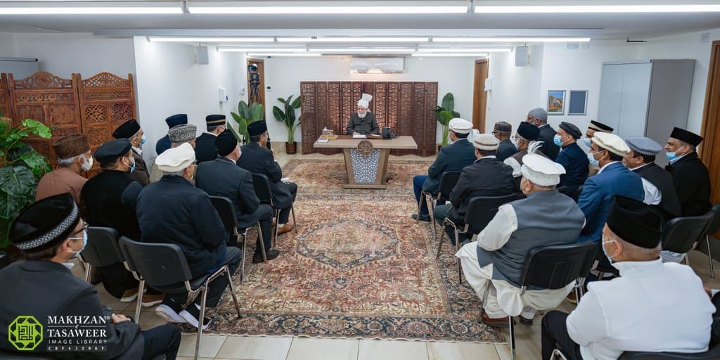 Guidance on marriage, retirement and community support: Ansar from the Central East Region of the US meet Huzoor
