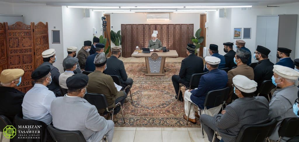 Allah desires the establishment of brotherhood: Ansar from Chicago and Seattle meet Huzoor