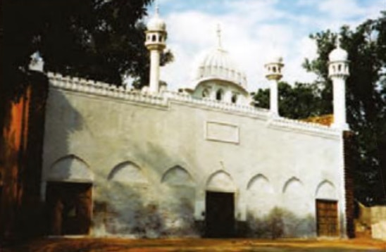 Historic image of Noor mosque, Qadian.