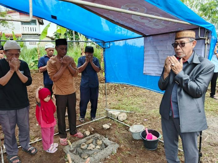 Groundbreaking ceremony for Lajna Imaillah building in Cisalada, Indonesia