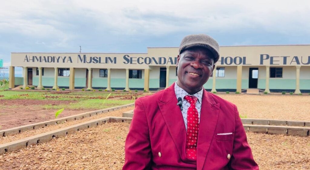 Senior Chief Kalindawalo and Chief Sandwe visit the Ahmadiyya Muslim School Petauke