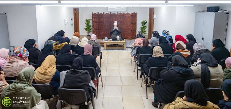 National amila and presidents of Lajna Imaillah Switzerland meet Huzoor