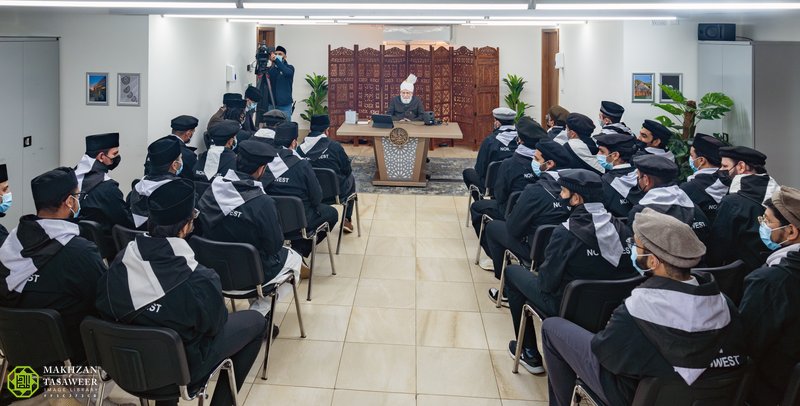 Over-reliance on AI may impact cognitive abilities: Khuddam from the USA’s Northwest Region meet Huzoor