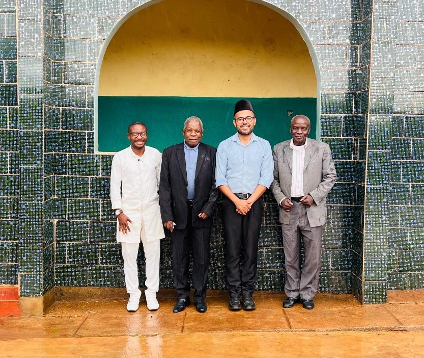 Senior Chief Kalindawalo and Chief Sandwe visit the Ahmadiyya Muslim School Petauke